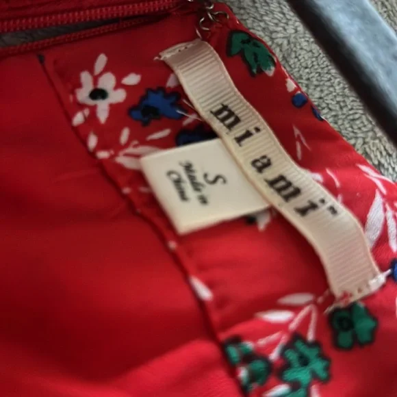 Red floral jumpsuit size small from Francescas boutique- worn once - Picture 4 of 4